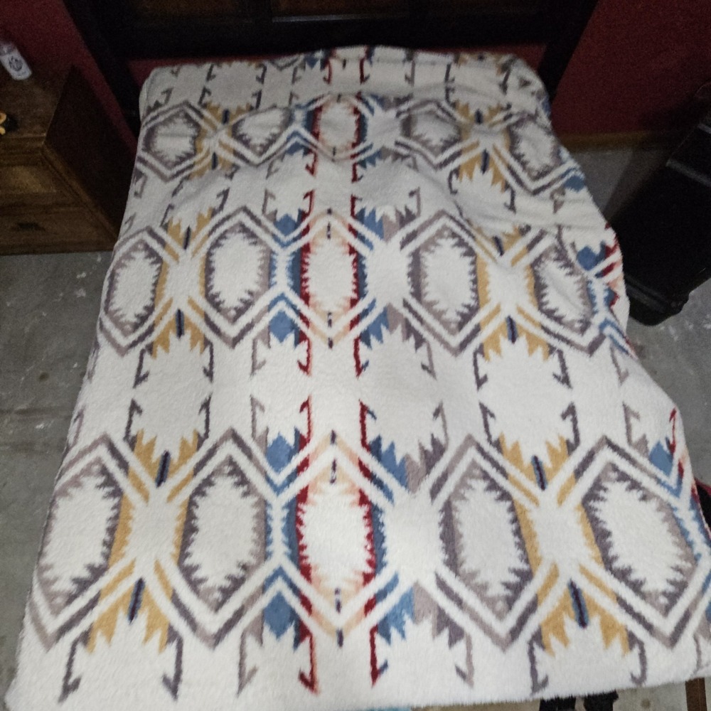 Pendleton Avra Valley KING Sherpa Fleece Blanket 111"x91" Ivory Aztec